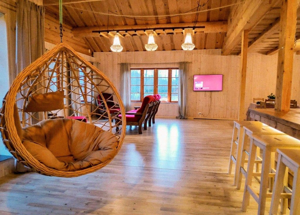 Peamaja puhkeala ja avar saal