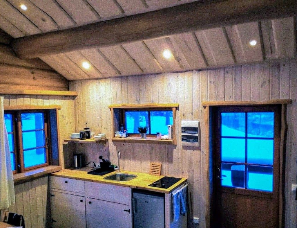 Vesihobu puhkemaja kooginurk talvisel paeval